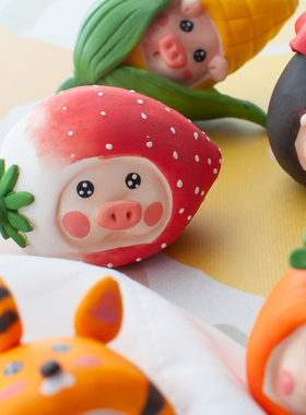 创意手绘卡通小猪桌面摆件办公室装饰品可爱动物摆设朋友生日礼物