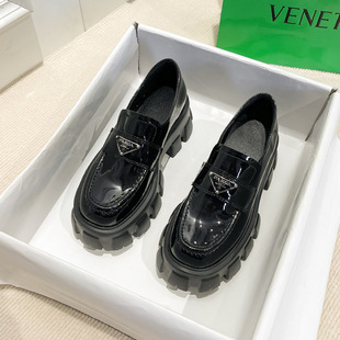 现货~32-43码小皮鞋设计感女大小码三角标增高厚底松糕乐福单鞋女