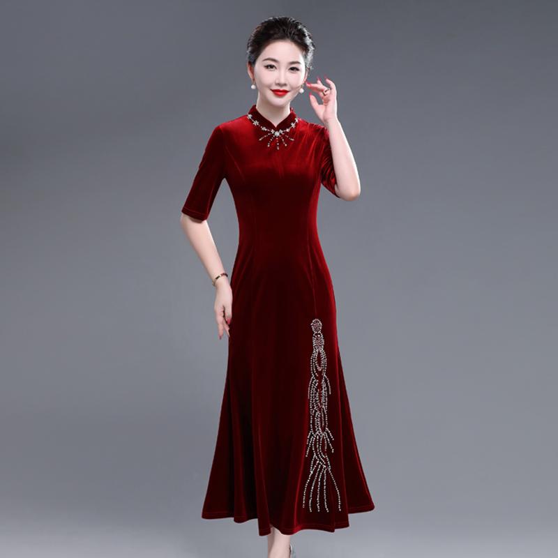 高贵轻奢2025年金丝绒喜婆婆婚宴装中老年妈妈礼服改良旗袍连衣裙