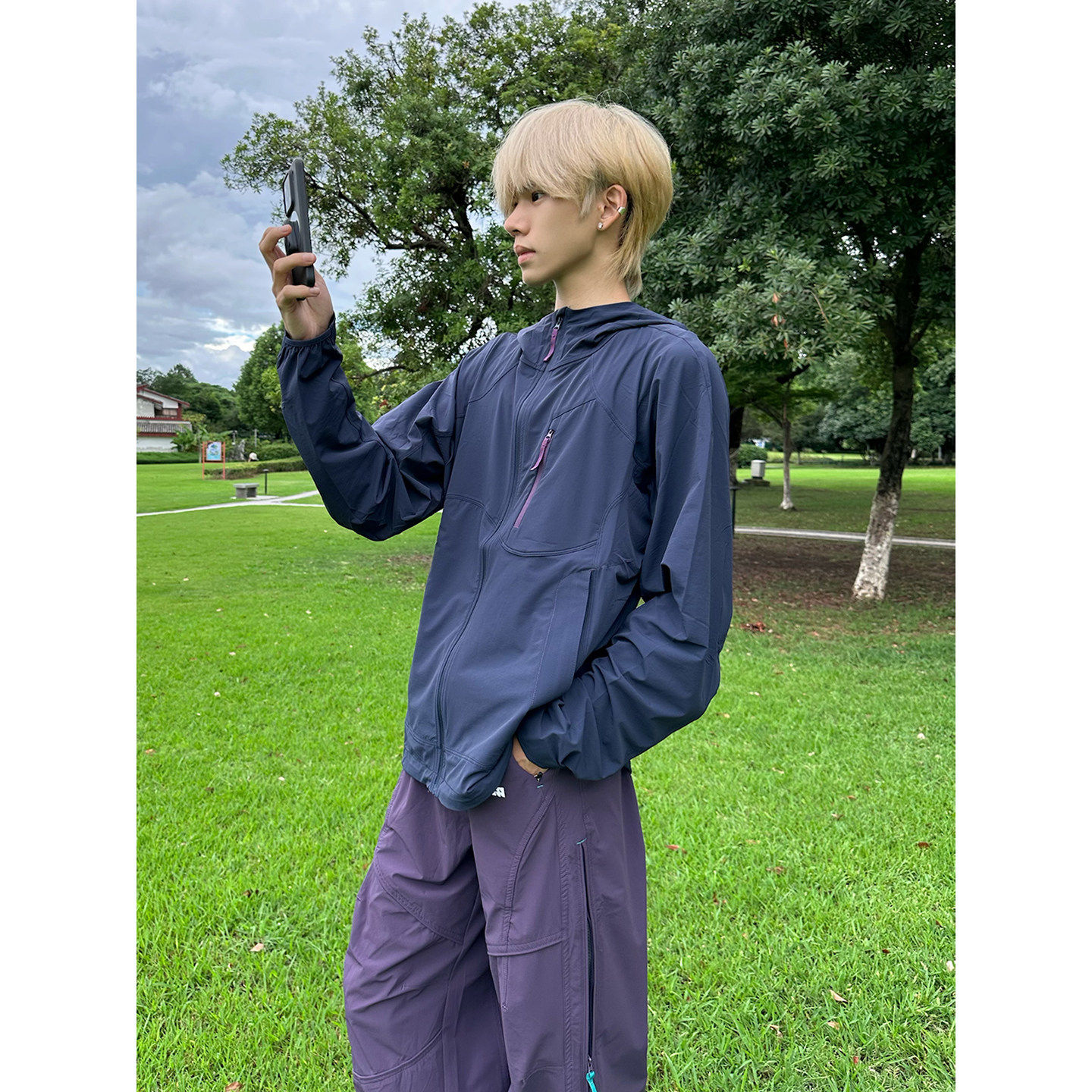 明星同款深蓝色防晒冲锋衣男秋季机能速干连帽夹克山系户外登山服