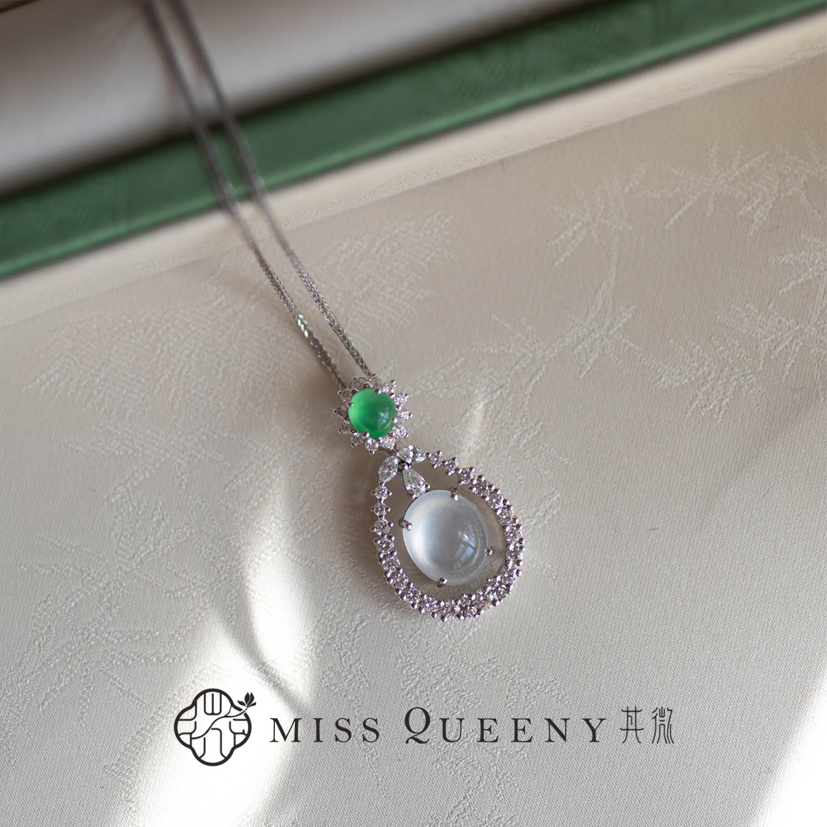 【孤品】MissQueeny其微|18k金白冰翡翠蛋面缅A水滴钻石吊坠精致