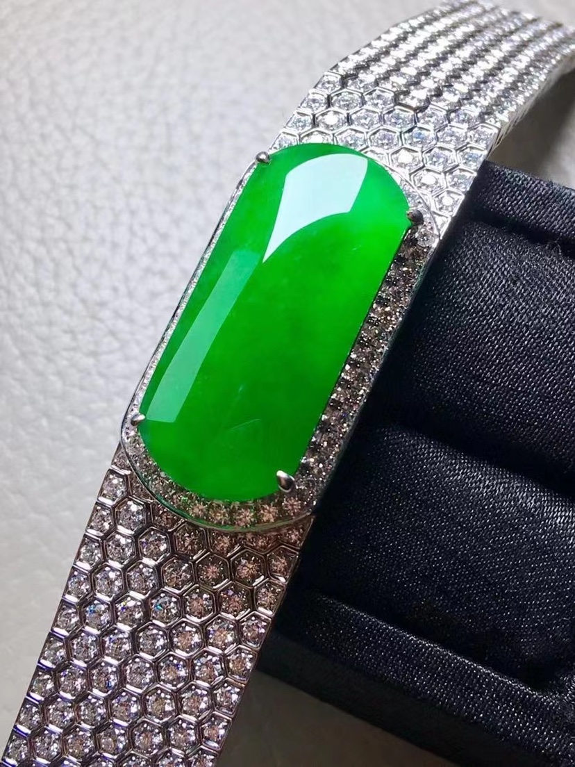 Yang green saddle Bracelet Myanmar natural jade a jewelry jade ice pendant jade hanging jewelry safe inlay