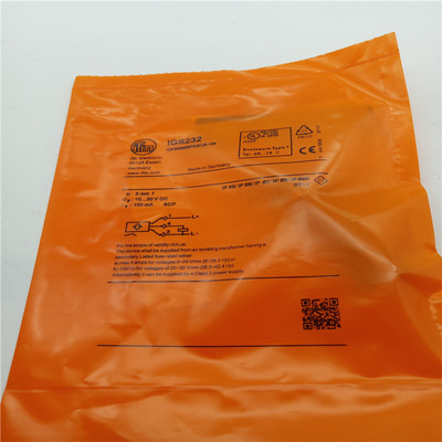 IGS232四针插件PNP常开传感器