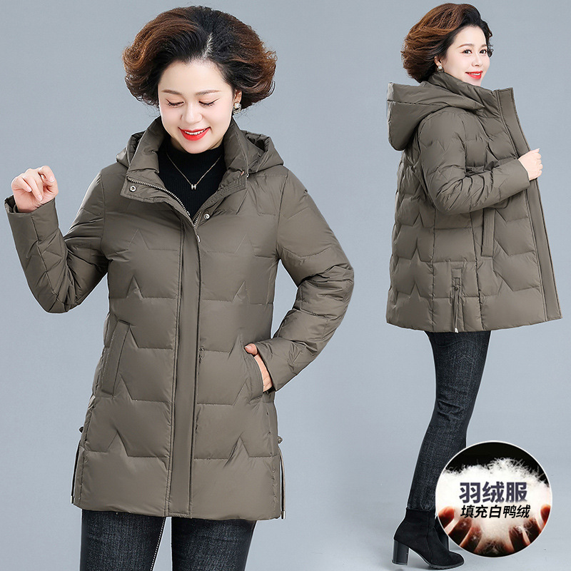 洋气婆婆妈妈冬装羽绒服女装短款2025新款中老年人时尚白鸭绒大衣