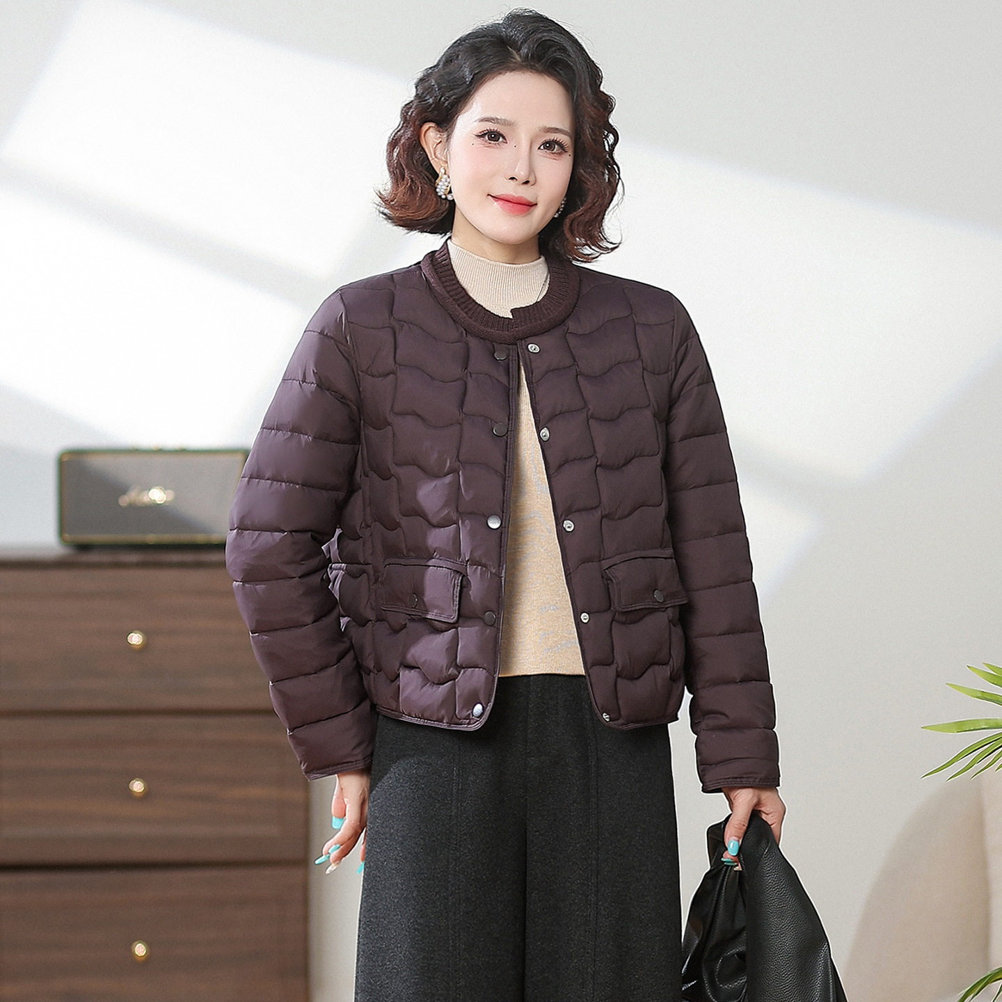 胖婆婆妈妈奶奶秋冬装轻薄棉衣短款中老年人女款棉服翻领棉袄外套