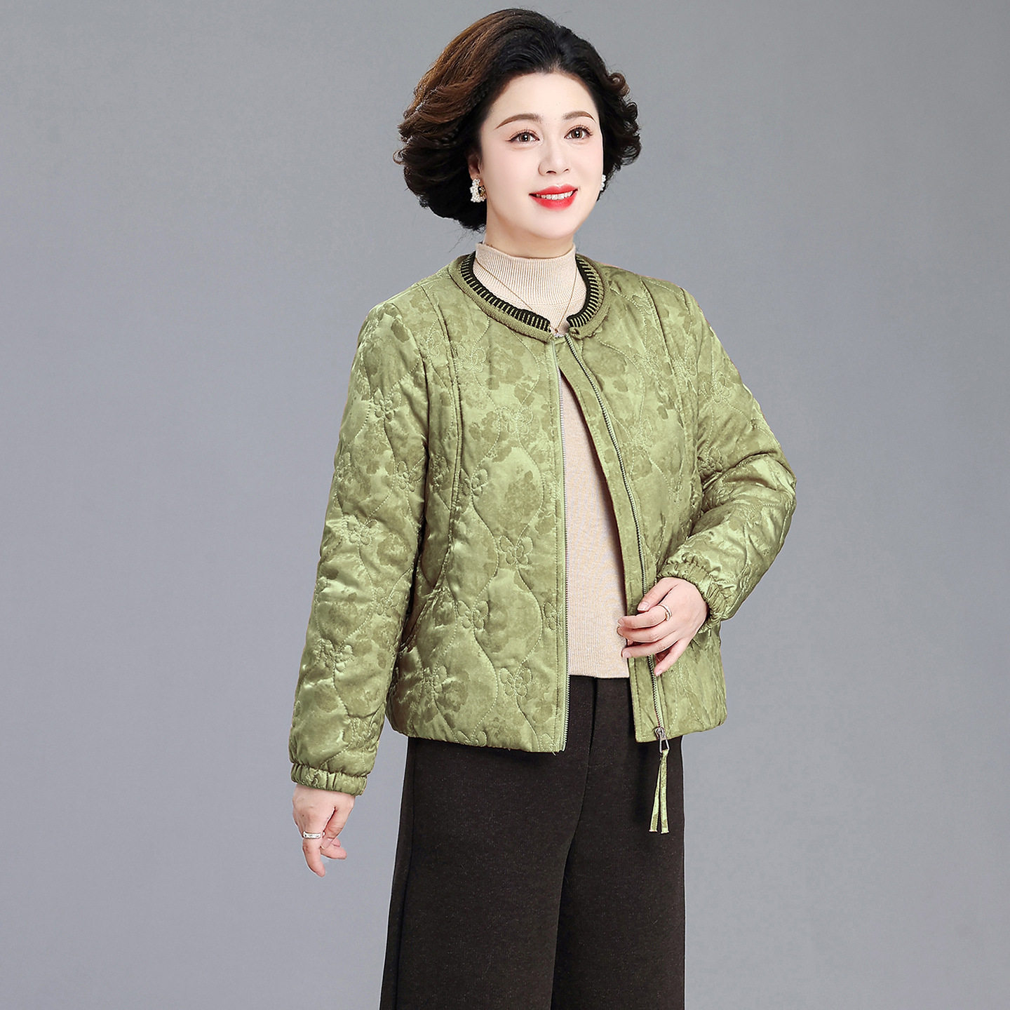 胖婆婆妈妈奶奶秋冬装轻薄棉衣短款中老年人女款棉服翻领棉袄外套