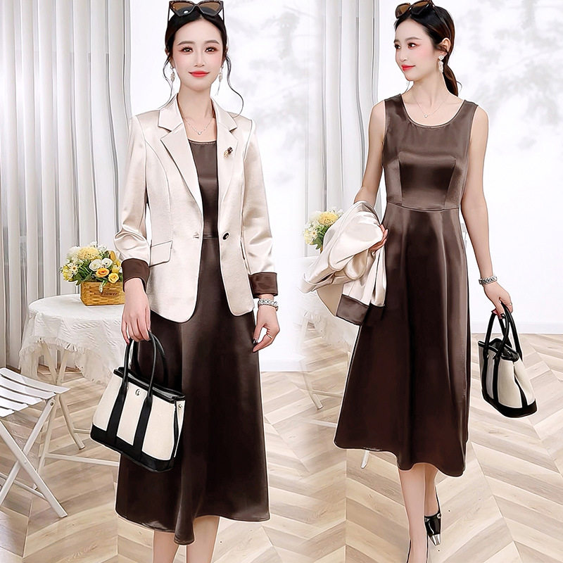 中青年女装时尚套装裤2026春夏新款减龄长袖西服背心连衣裙两件套