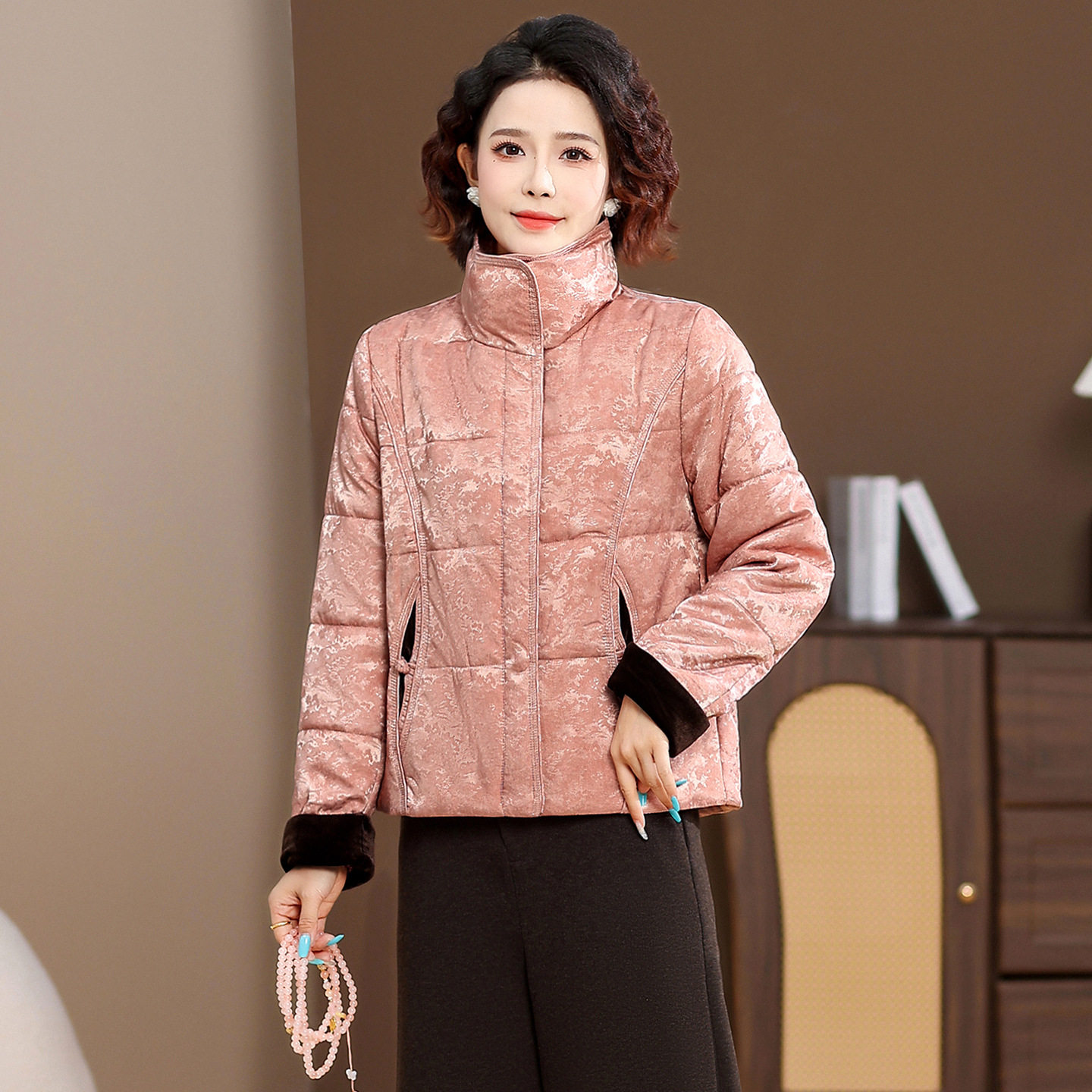 冬装新款婆婆妈妈装棉服时尚大码棉衣短款中老年女装保暖棉袄外套