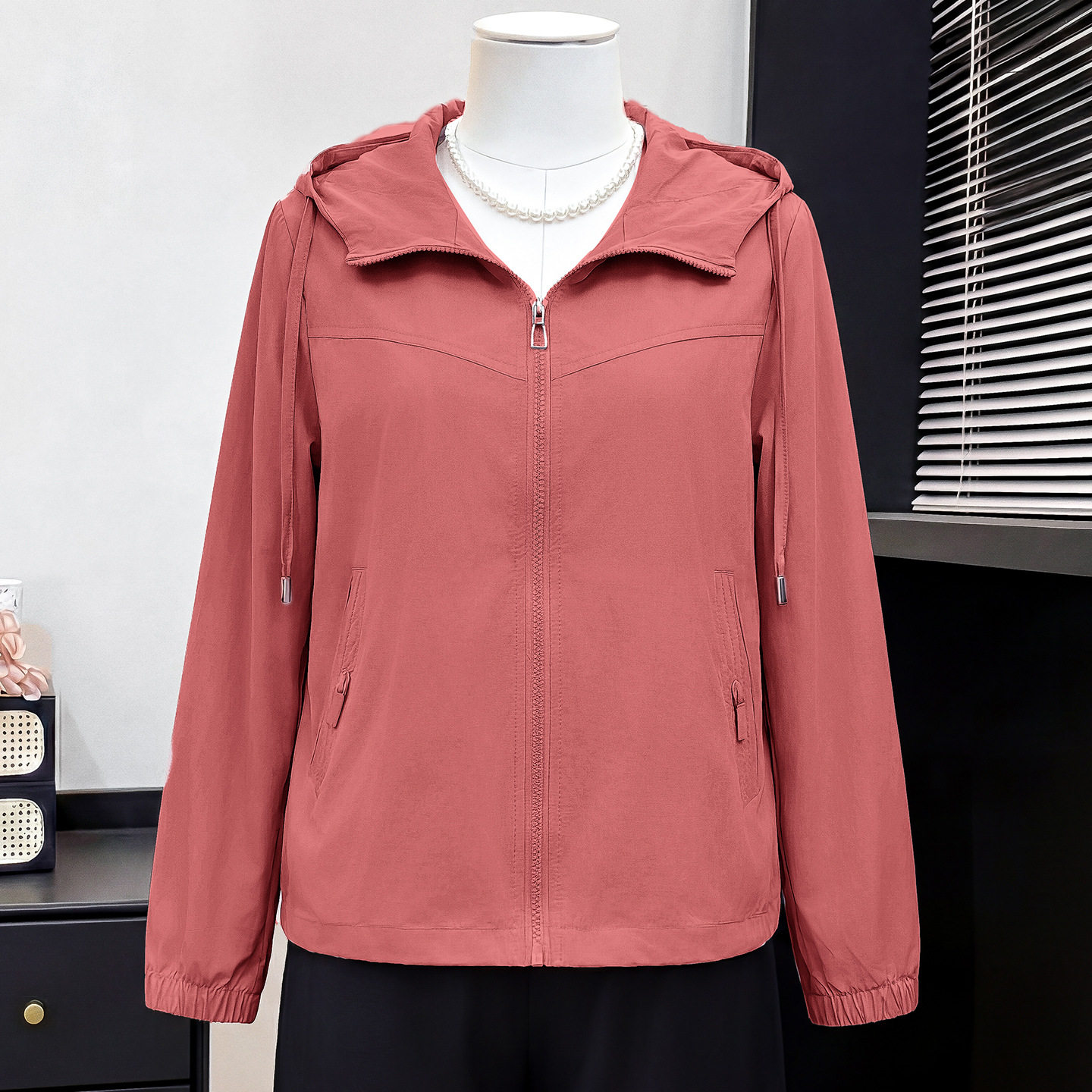 婆婆妈妈春装外套短款休闲连帽夹克上衣中老年春夏风衣防晒衣服女