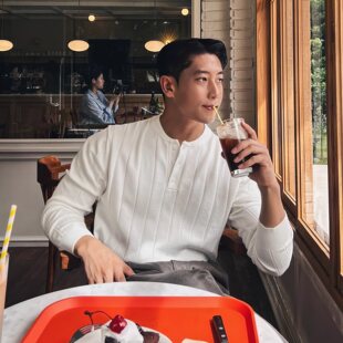 2025新品圆领针织长袖男士早秋韩版坑条纹理感毛衣男T恤休闲通勤