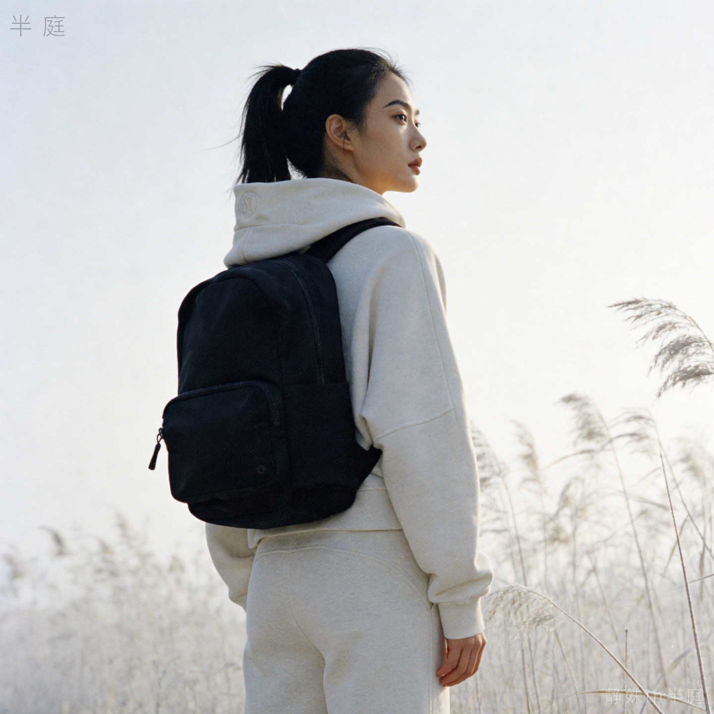 素影踏雾而行 转身即是天涯 lululemon 双肩包男女 22L LU9CMAS图片