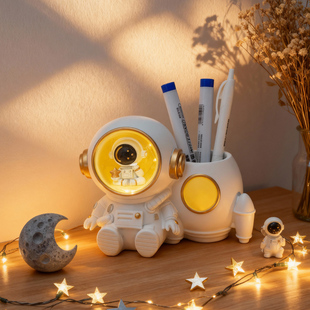 宇航员笔筒小夜灯室内桌面摆件家居装饰品儿童学生毕业送同学礼物