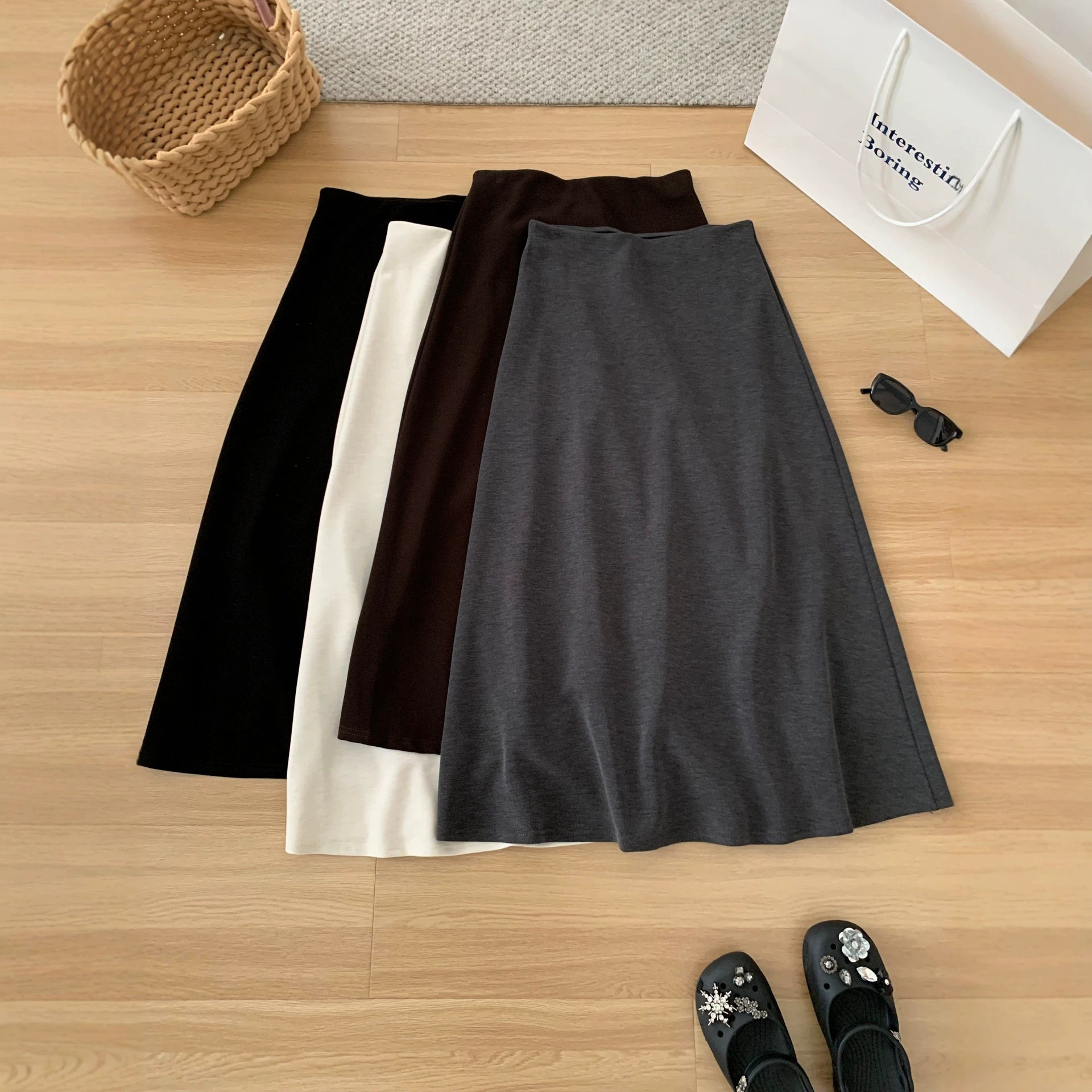 秋季极简风高腰A字伞裙女松弛感显瘦百搭莱赛尔天丝中长款半身裙