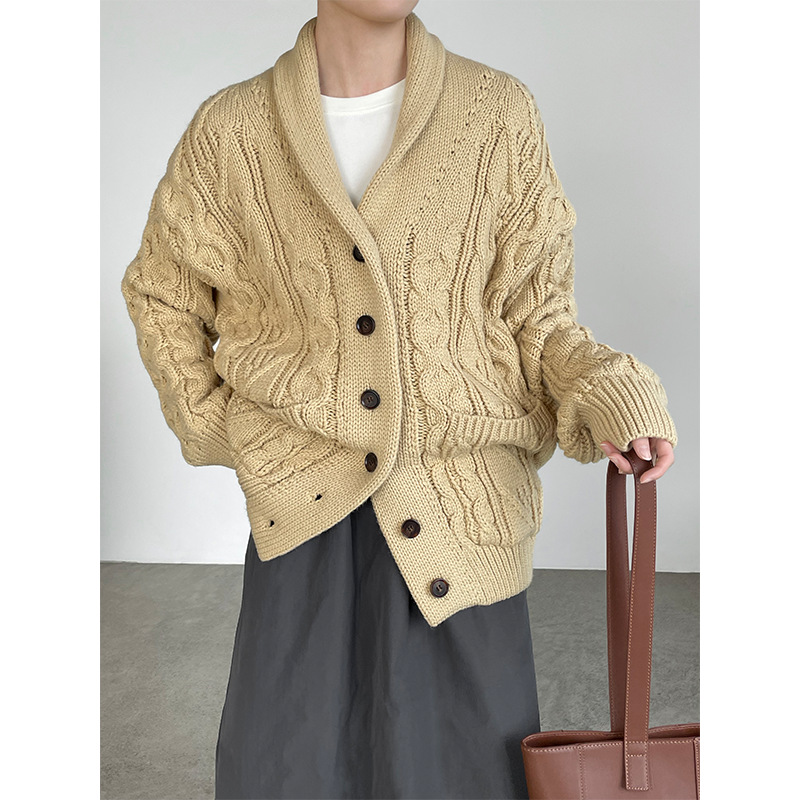 欧洲站2026春款慵懒风小翻领绞花厚针织保暖开衫女加厚毛衣外套