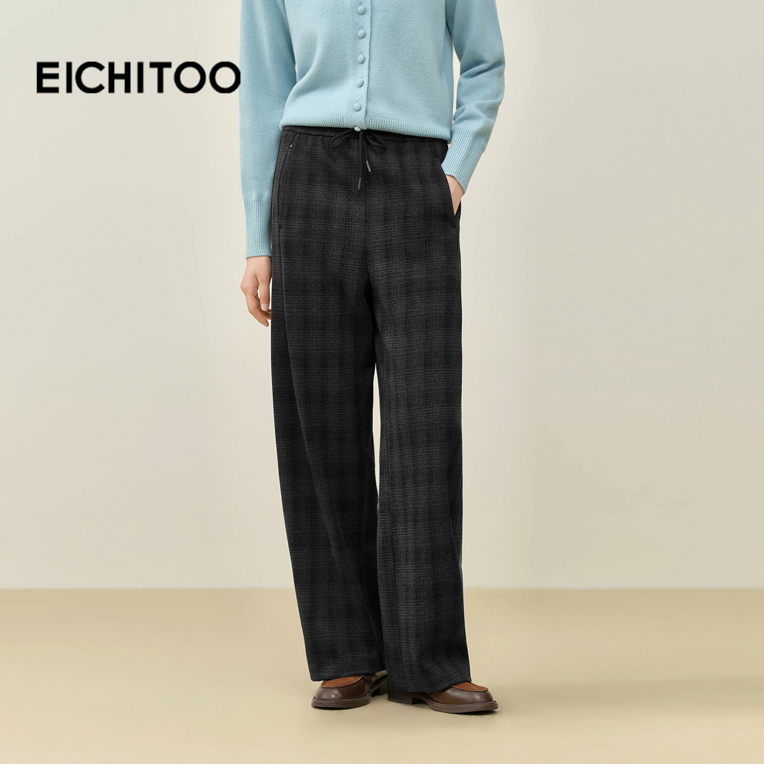 针织复合格纹面料，细腻柔软有型