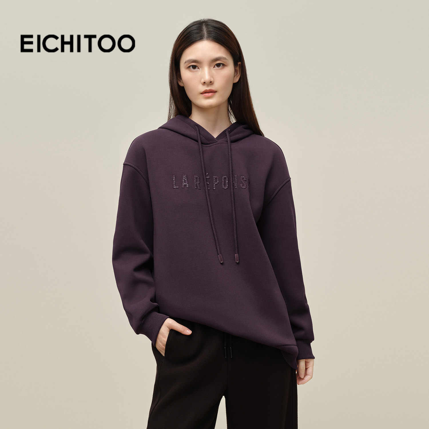 爱居兔连帽显瘦卫衣2025年冬季新款字母绣花宽松舒适上衣