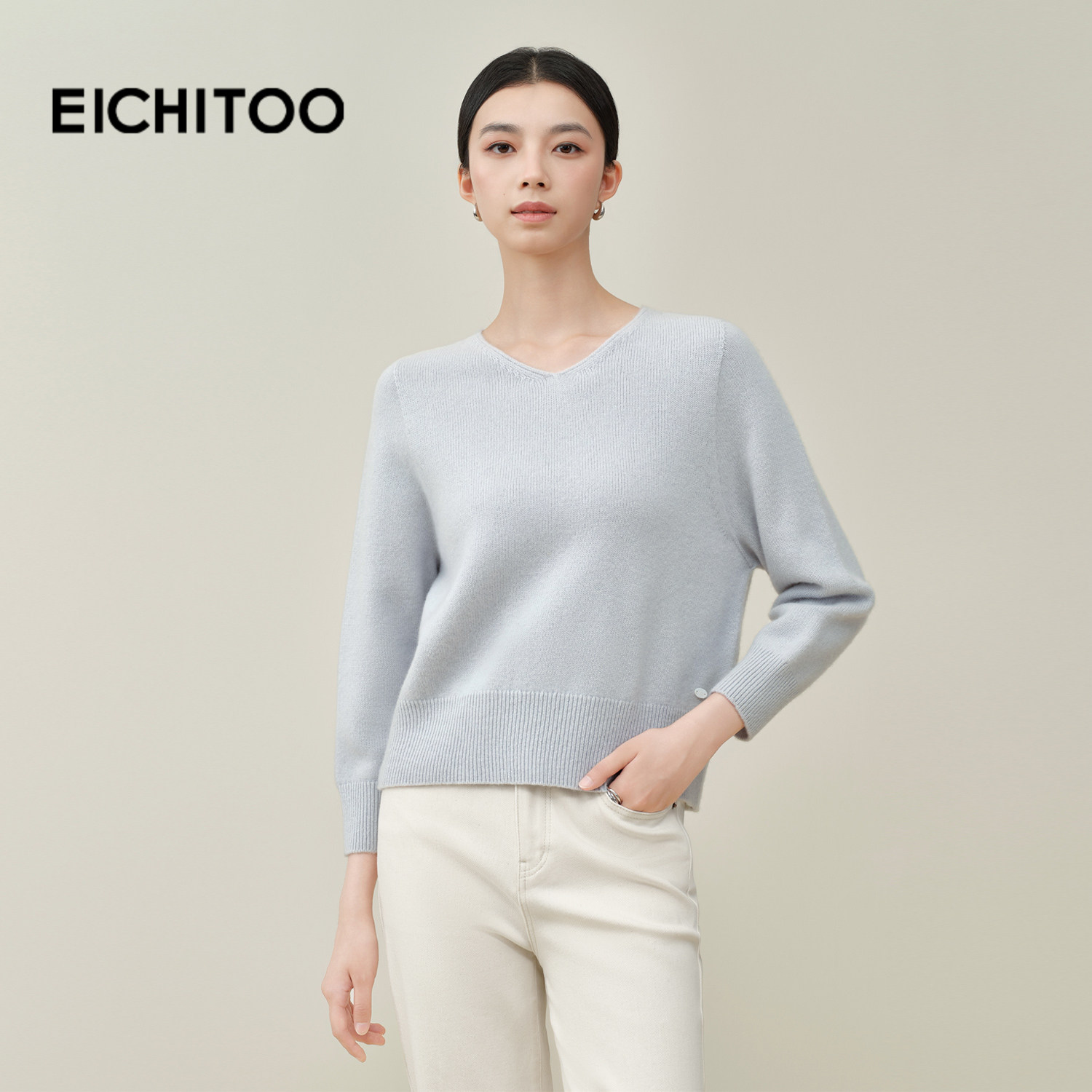 爱居兔浅蓝优雅V领针织衫2025年秋季新款简约轻盈柔软舒适长袖