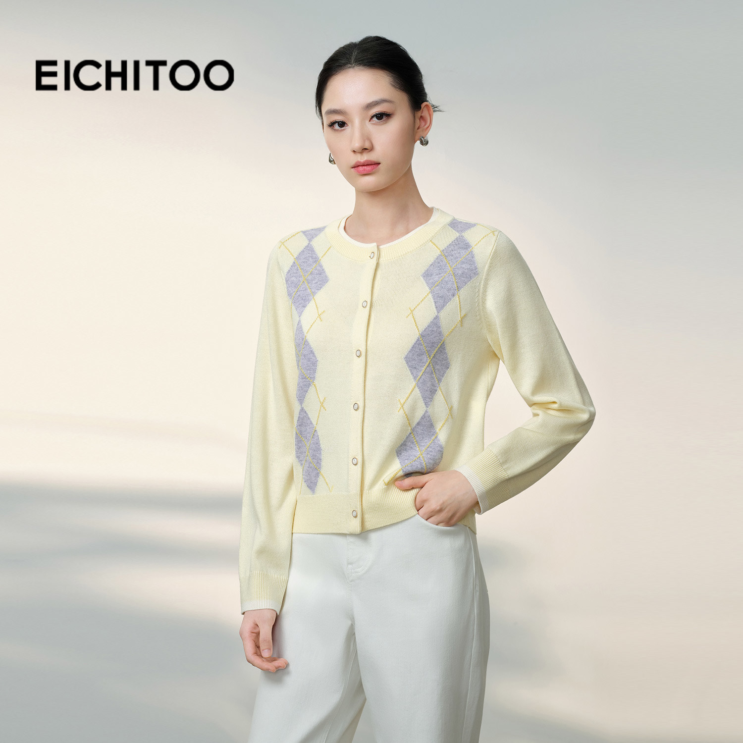 爱居兔学院风菱格软糯针织开衫女2026年春季新款撞色圆领毛衣外套