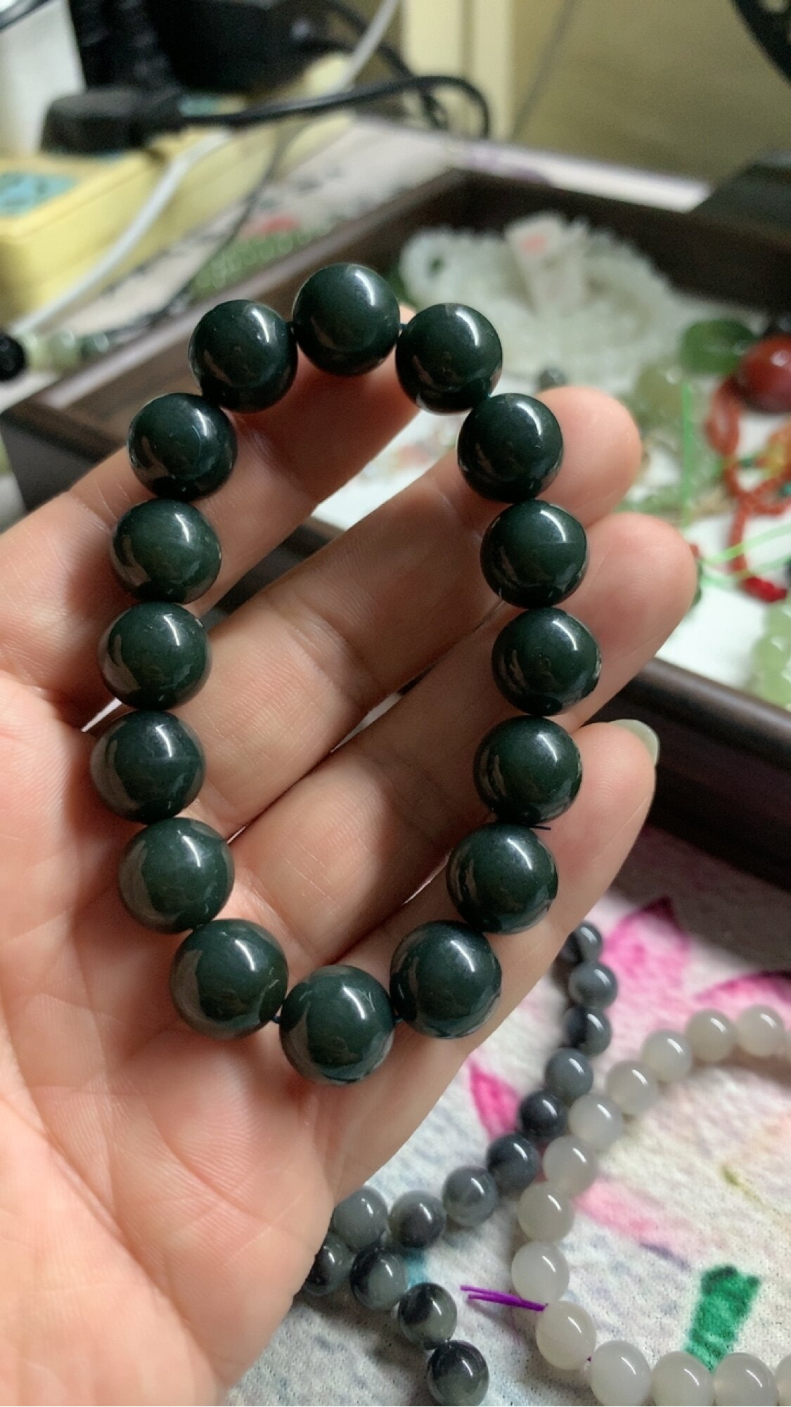 和田玉卡12青玉手串