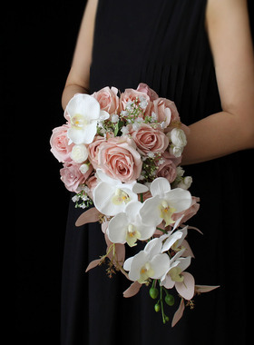 仿真花慕斯玫瑰水滴手捧花新娘婚礼紫粉色蝴蝶兰瀑布型花束婚纱照