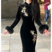 画报夫人黑色丝绒旗袍秋冬款 刺绣金竹包臀长裙 毛毛袖 新中式 改良版