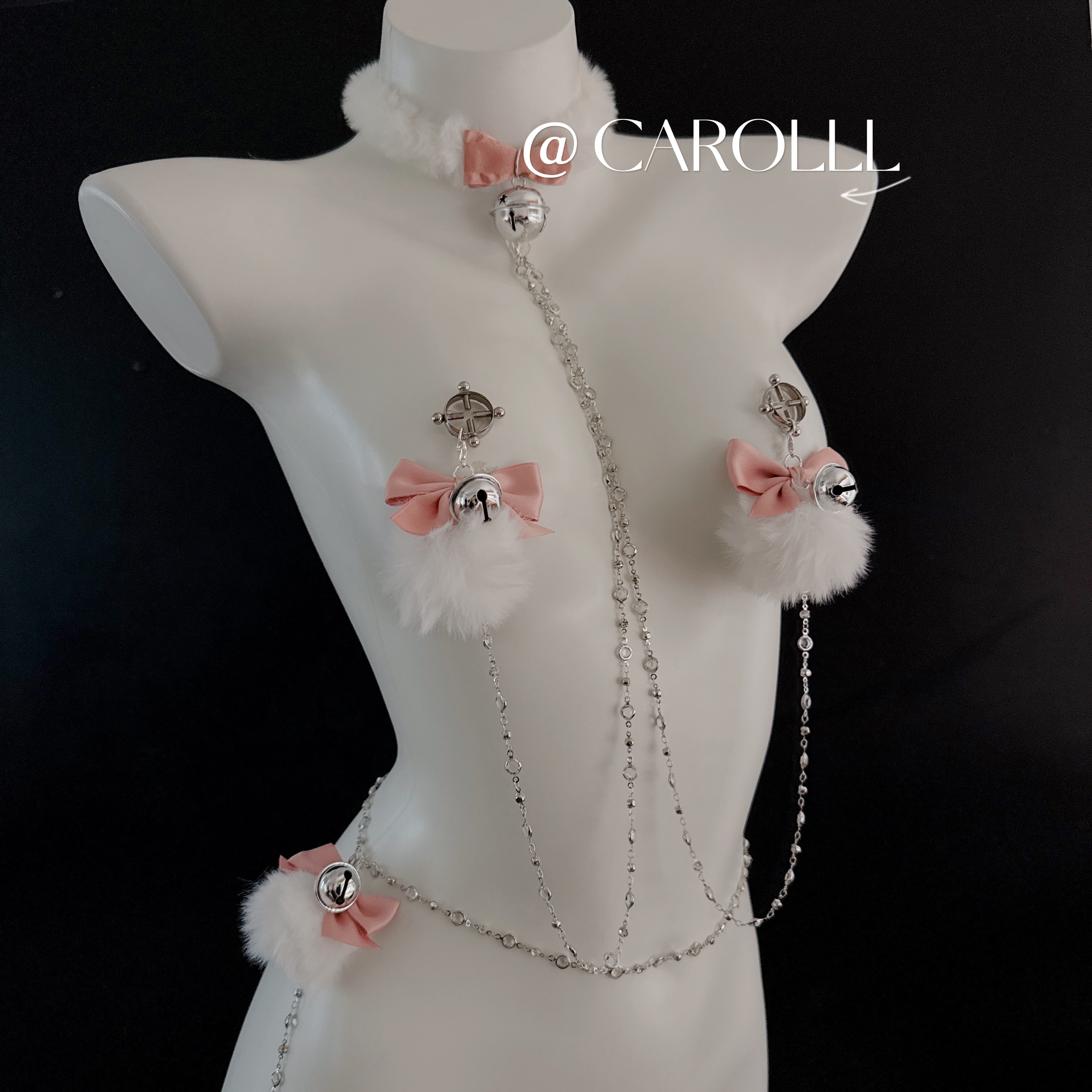 CAROLLL纯欲粉兔！毛球乳夹链条绒绒项圈