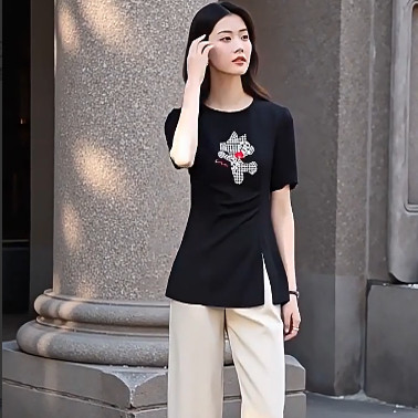 丽新折扣女装 M魅系列 25夏装独特大码30年老牌子收腰设计开叉T恤