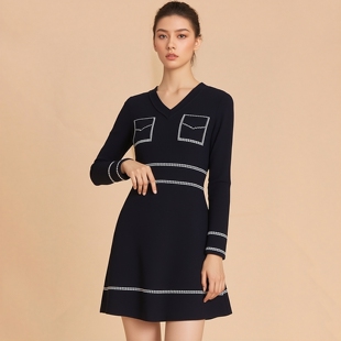 年轻都市女性V领镶边针织连衣裙 系列25秋冬新款 丽新折扣女装 P飘