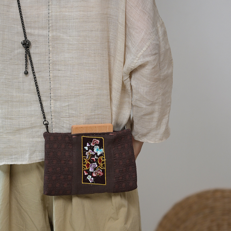 庸庸布包女斜跨2025新款文艺棉麻刺绣手机包轻便高级手拿小挎包女
