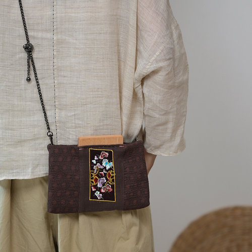 庸庸布包女斜跨2025新款文艺棉麻刺绣手机包轻便高级手拿小挎包女