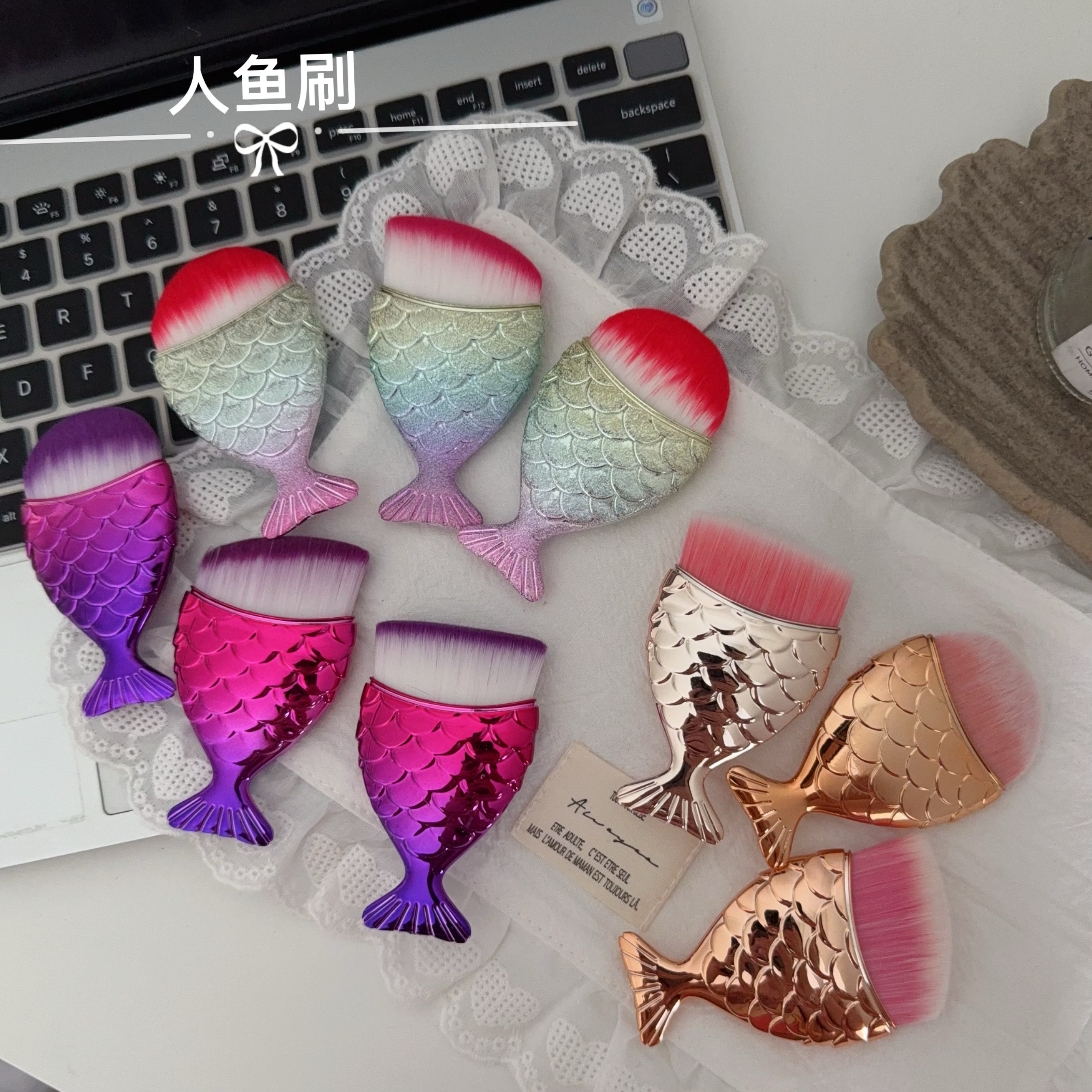 抖音同款人鱼粉底刷BB霜刷腮红刷修容刷便携化妆刷工具送保护盖
