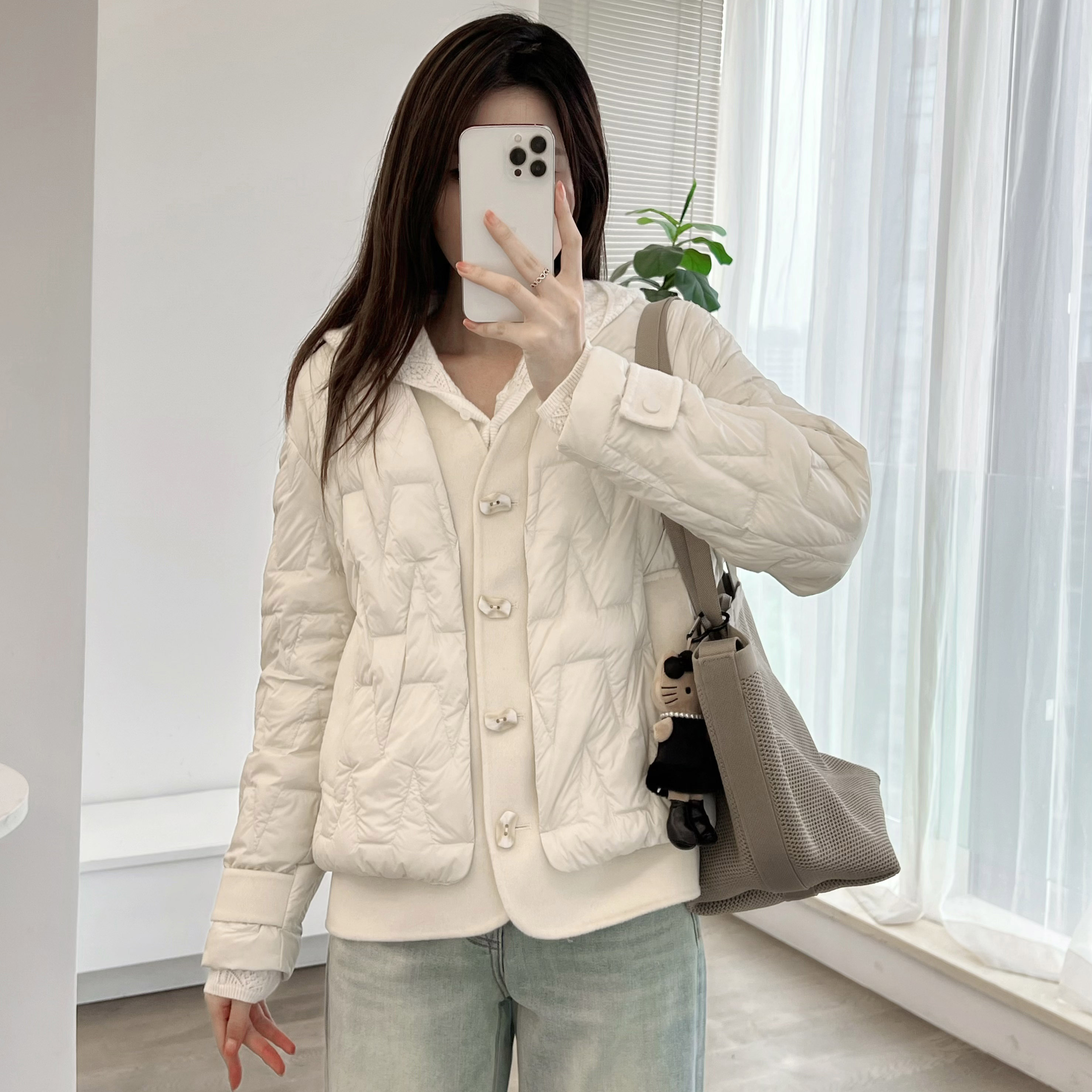 新款白鸭绒轻奢极简拼接羽绒服