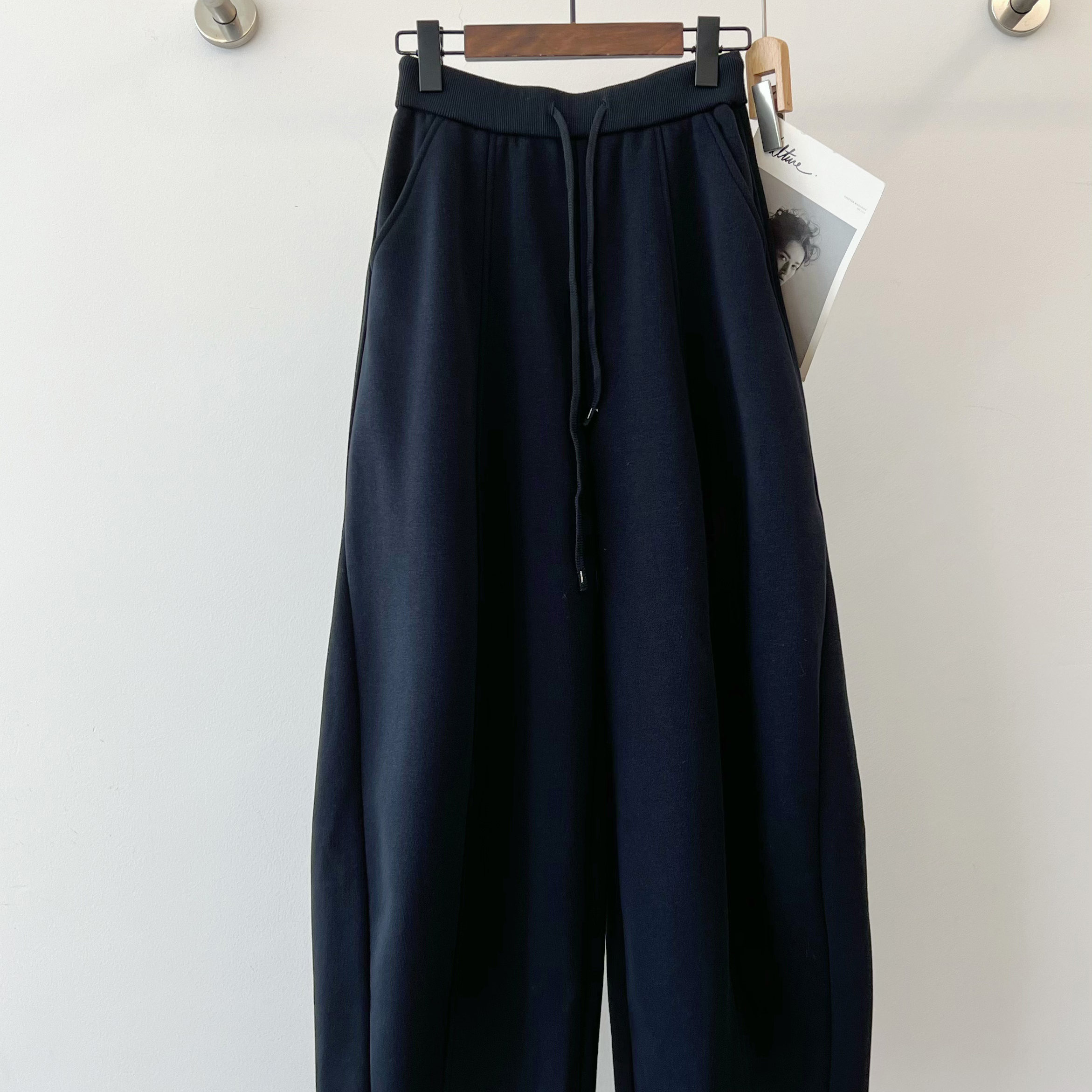 米娜家 欧洲站 2025松紧高腰加绒纯色抽绳弯刀休闲裤皮 E703 103,女装/女士精品,皮裤,淘宝优惠券,粉丝福利购,淘宝优惠卷