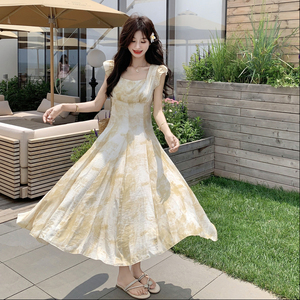 夏日小清新浪漫度假风印花连衣裙女2025夏季新款高腰显瘦绝美长裙图片
