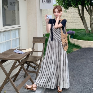 休闲T恤条纹背带裤套装女夏季又酷又飒高级感甜美流行爆款两件套图片