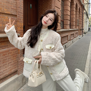 小香风杏色羊羔毛羽绒服女秋冬超火好看高级小众漂亮短款轻薄外套图片