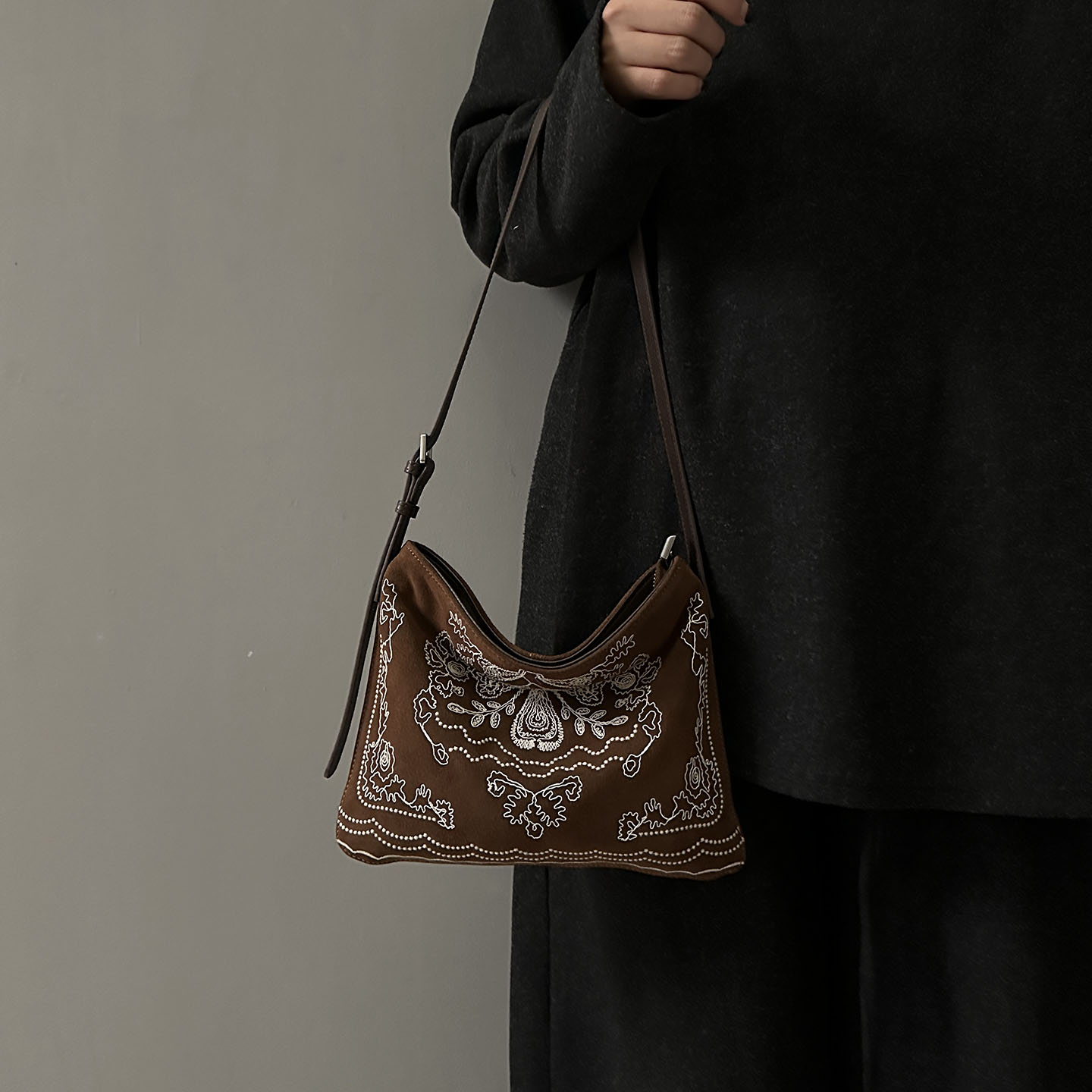 头层牛皮小托特民族风刺绣信封包磨砂真皮复古个性腋下包单肩斜挎