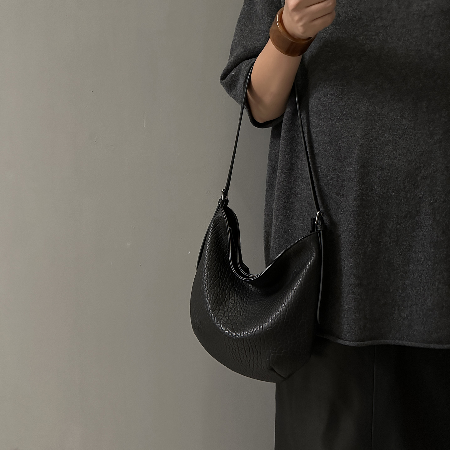 真皮女简约水桶包高级感托特包