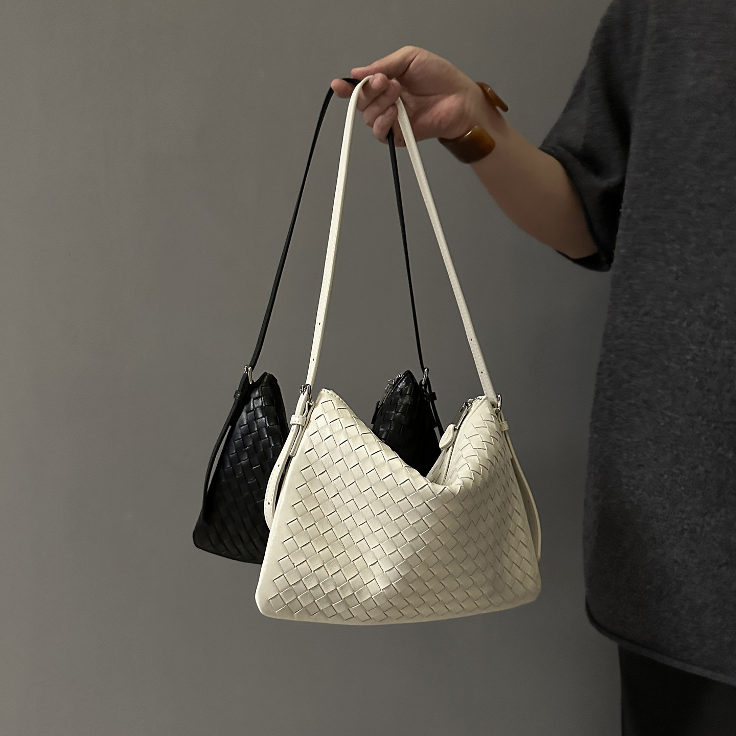 纯手工羊皮编织包软皮信封包高级感时尚简约真皮女单肩腋下斜挎包