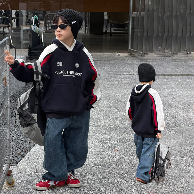 依依妈男童字母拼接连帽加绒卫衣