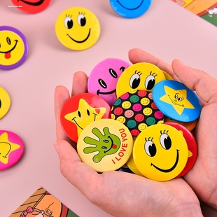 笑脸别针笑脸胸牌微笑服务餐饮员工牌卡通胸章学生表情胸针