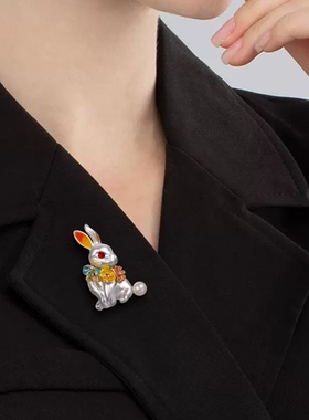 2023新款胸针徽章女款百搭可爱卡爱兔子胸花高档女胸花领针配饰品