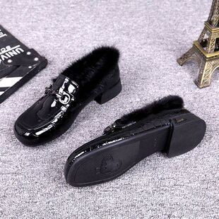 欧洲站2023秋冬新款女鞋平底加绒奶奶鞋金属扣单鞋欧美粗跟漆皮鞋