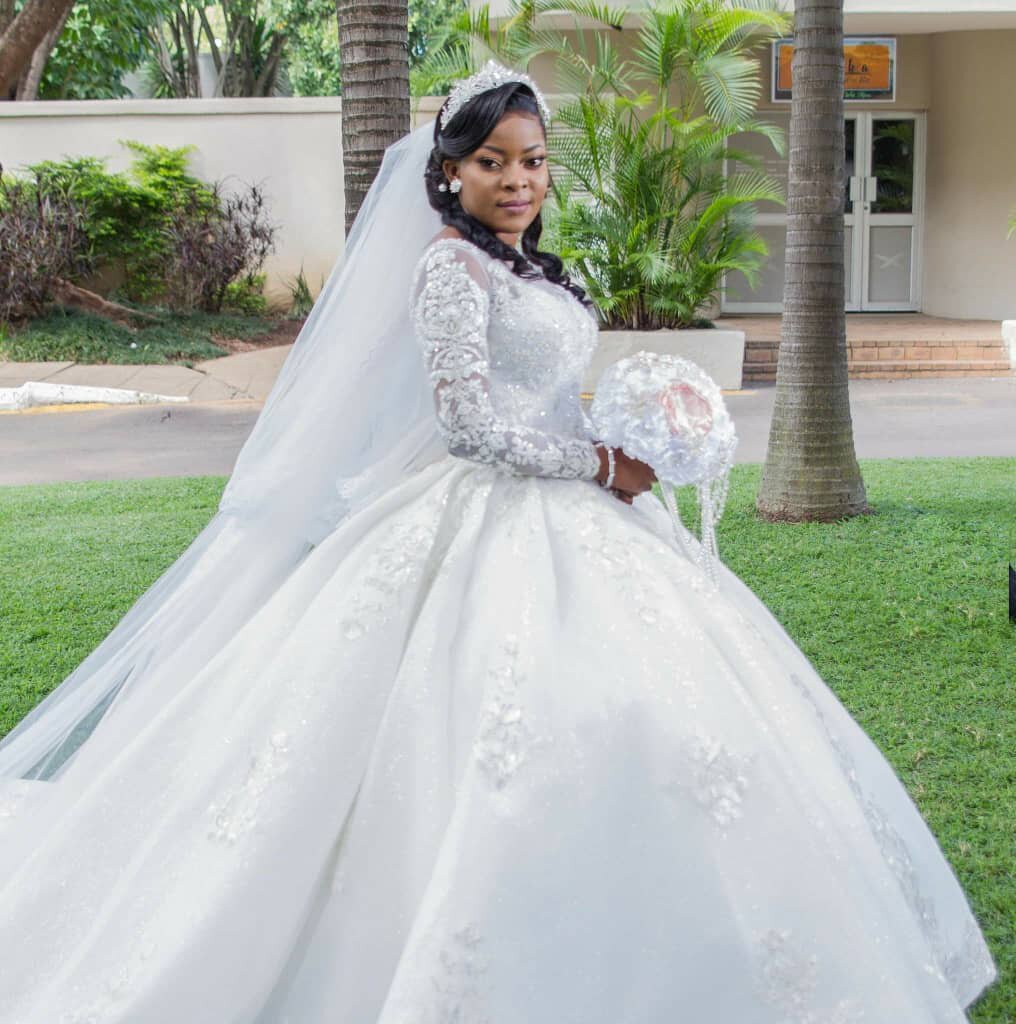 高质量长袖蕾丝蓬蓬新娘婚纱 African  Lace Wedding Dresses 201