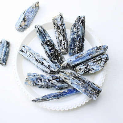 如鸿天然蓝晶碎料矿物长条原石
