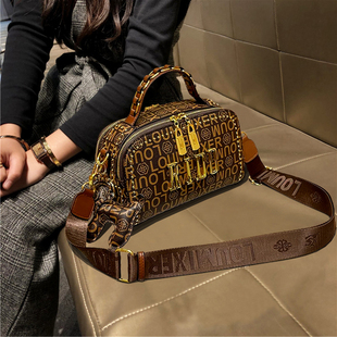 女士包包2025新款 复古小方包女手提单肩宽肩带斜挎包 潮高级感时尚