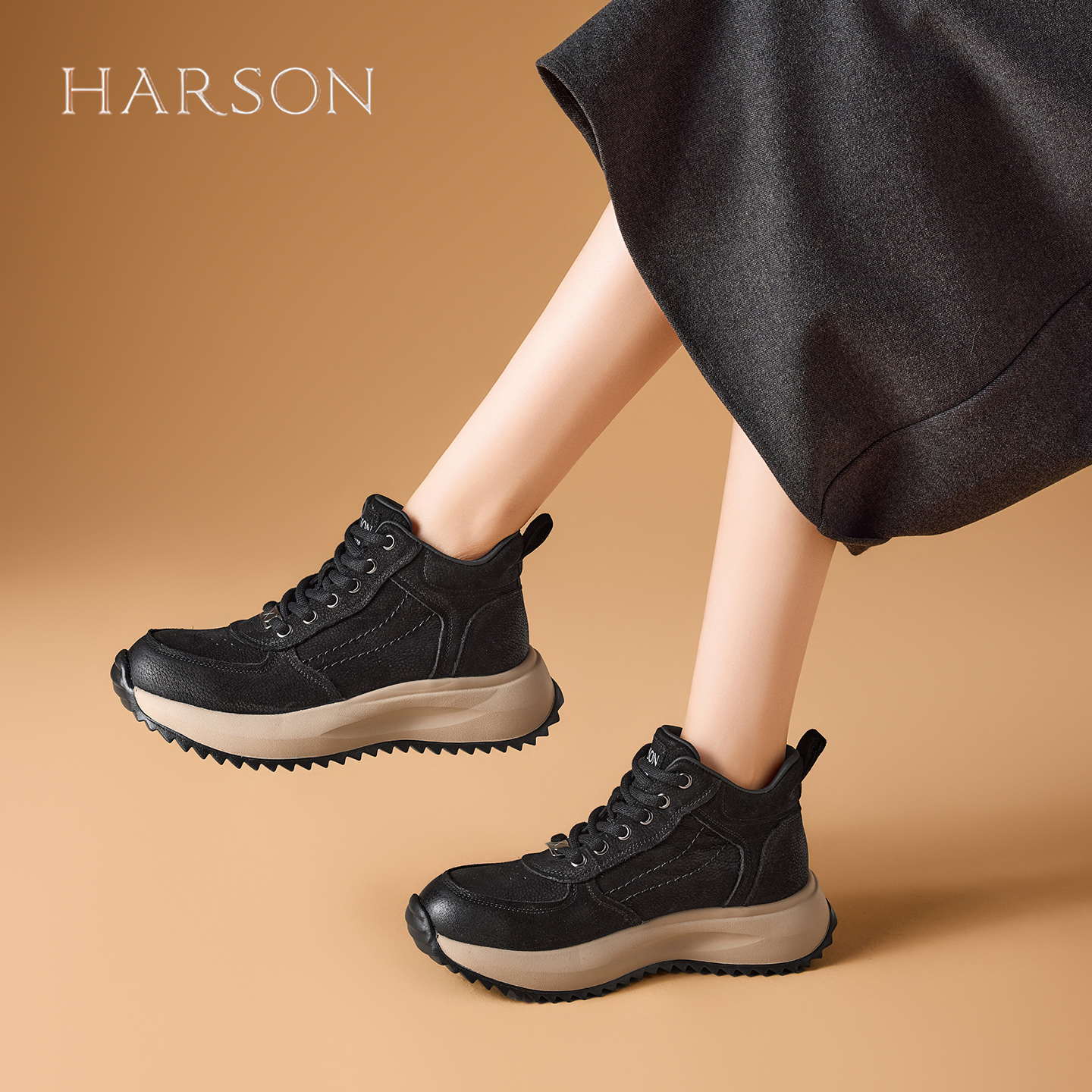 哈森头层牛皮高帮复古休闲鞋