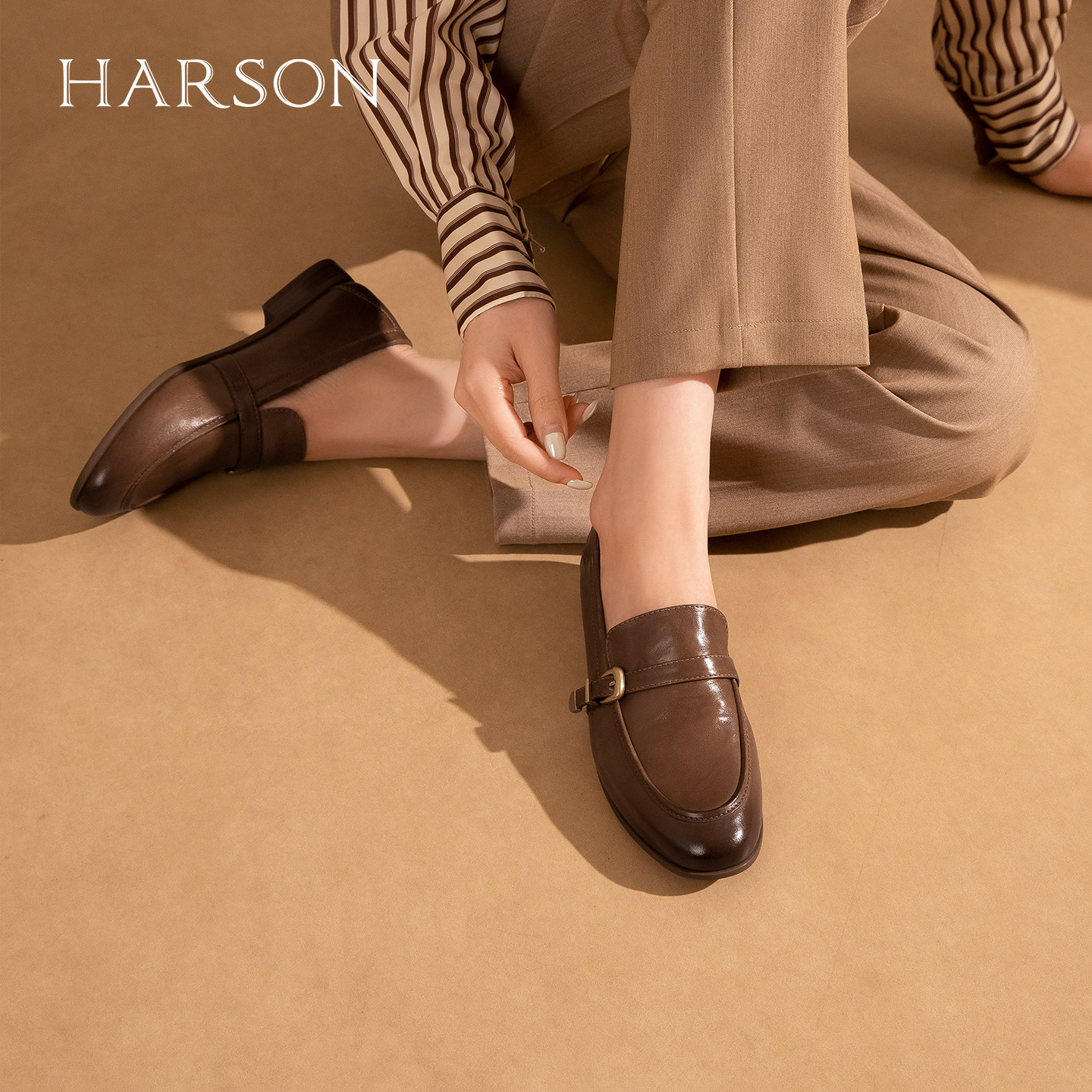 哈森英伦风真皮乐福鞋女鞋金属扣百搭舒适豆豆鞋2026新款HS26