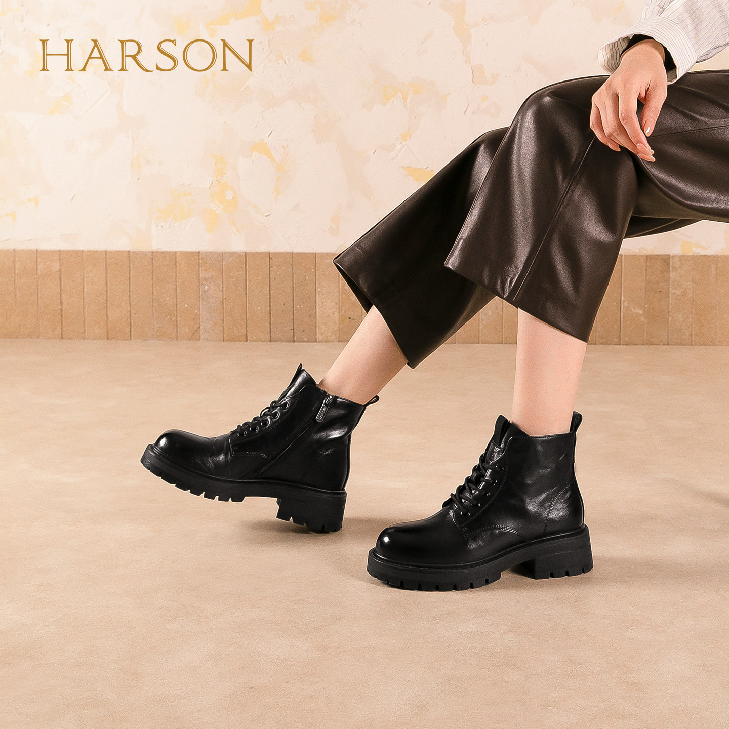 哈森圆头厚底真皮系带马丁靴黑色休闲女短靴2025冬新款HA253