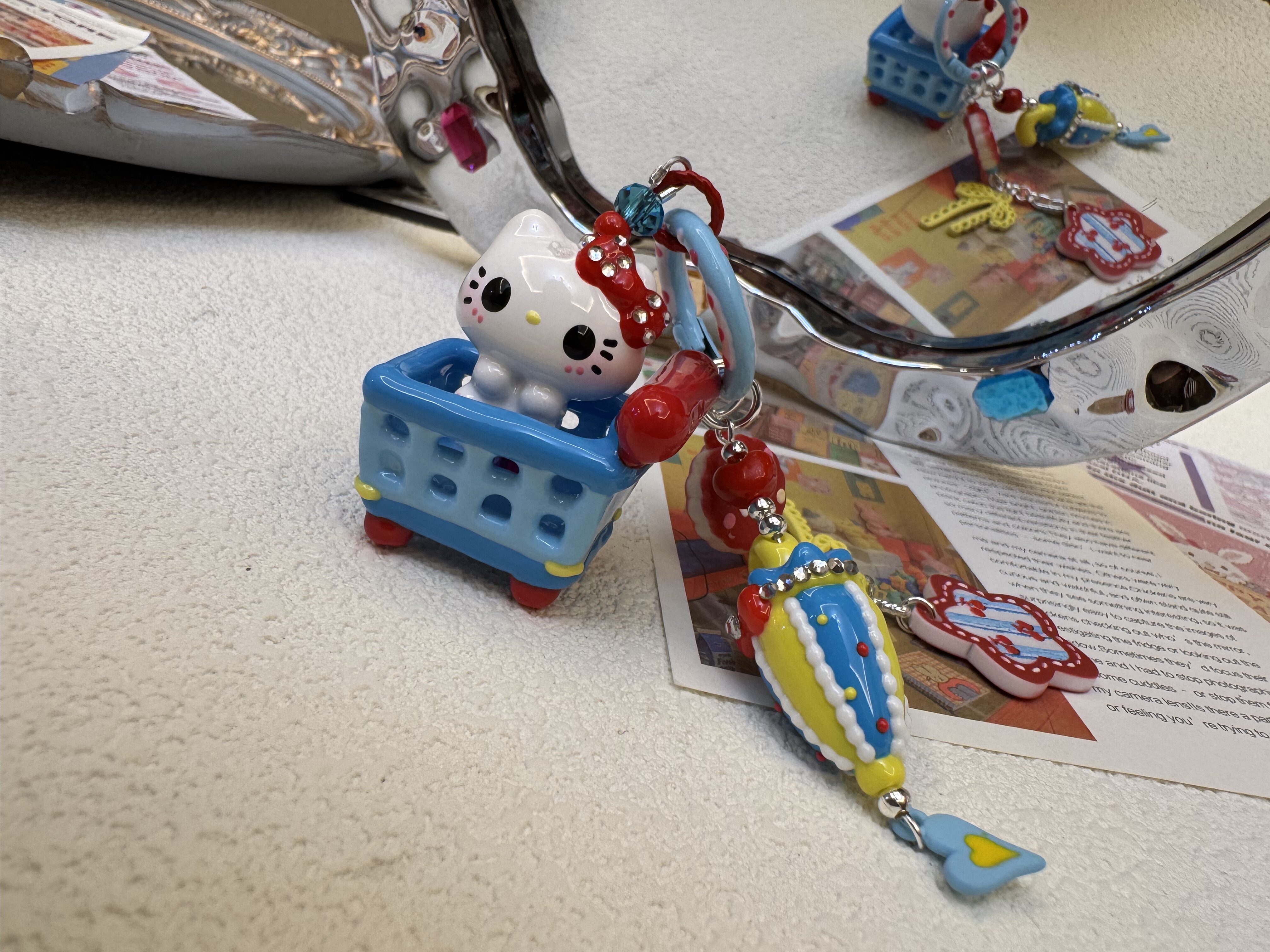 购物车kitty猫红蓝经典配色diy设计手绘定制手工串珠手机链包挂